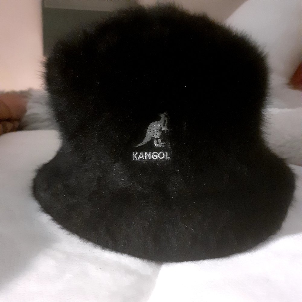 KANGOL hat. Men size small.